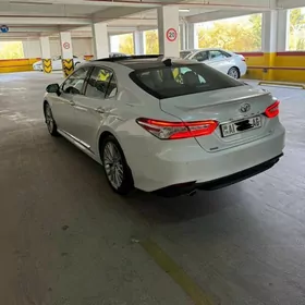 Toyota Camry 2018