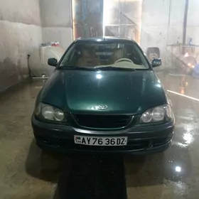 Toyota Avensis 1999