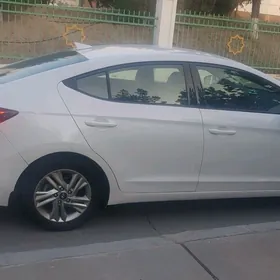 Hyundai Elantra 2020