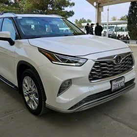 Toyota Highlander 2021