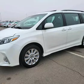 Toyota Sienna 2019