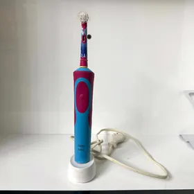 Oral-B зубная щётка