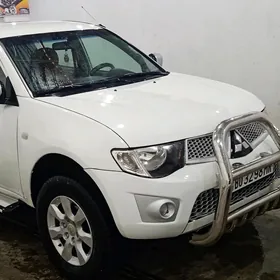 Mitsubishi L200 2011