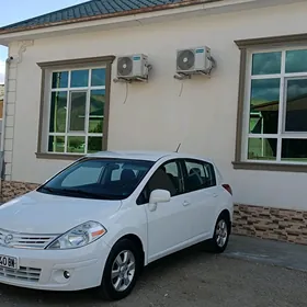 Nissan Versa 2012