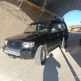 Mitsubishi Montero 1996