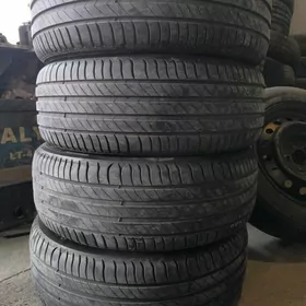 215 55 17 Michelin primacy 4+