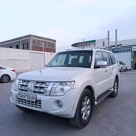 Mitsubishi Pajero 2014