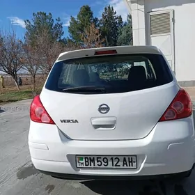 Nissan Versa 2012