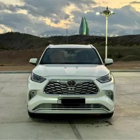 Toyota Highlander 2021