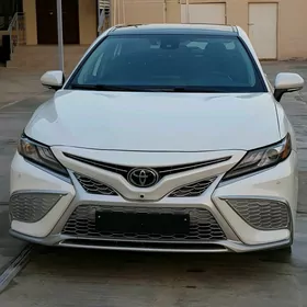 Toyota Camry 2021