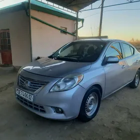 Nissan Versa 2012