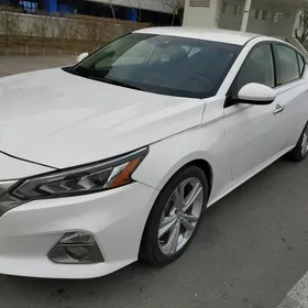 Nissan Altima 2019