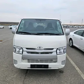 Toyota Hiace 2022