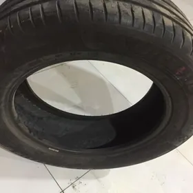 235 60 18 michelin