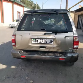 Nissan Pathfinder 2001