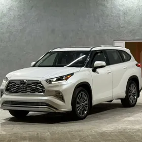 Toyota Highlander 2021