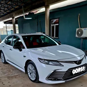 Toyota Camry 2021