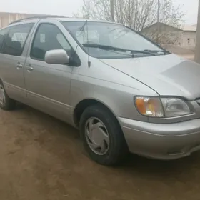 Toyota Sienna 2001