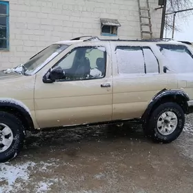 Nissan Pathfinder 1997