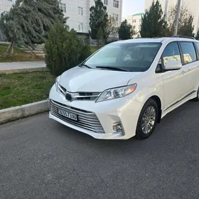 Toyota Sienna 2018