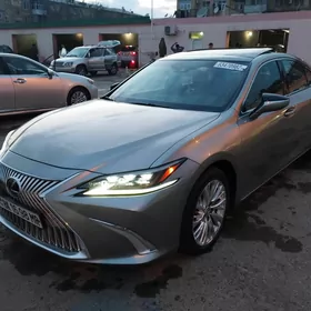 Lexus ES 350 2019