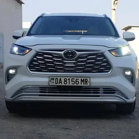 Toyota Highlander 2021