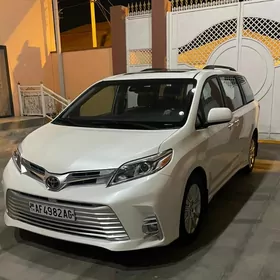 Toyota Sienna 2018