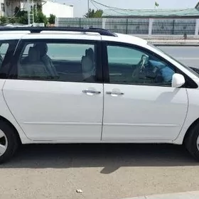 Toyota Sienna 2004