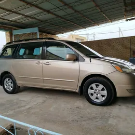 Toyota Sienna 2004