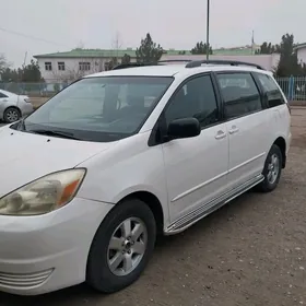 Toyota Sienna 2004