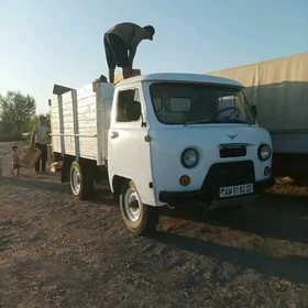 UAZ Profi 1990