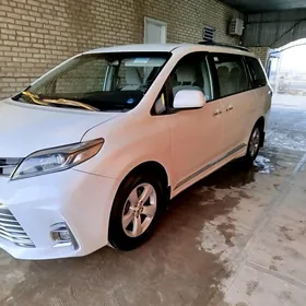 Toyota Sienna 2016