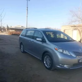 Toyota Sienna 2011