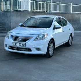 Nissan Versa 2012