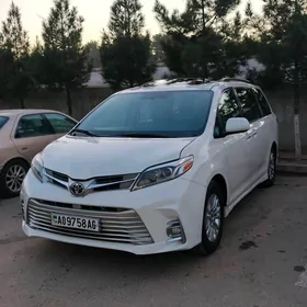 Toyota Sienna 2018