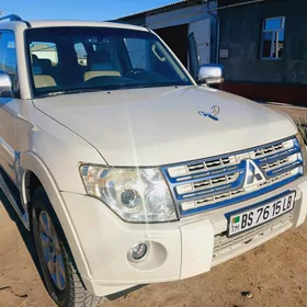 Mitsubishi Pajero 2010