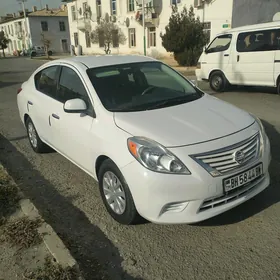 Nissan Versa 2012