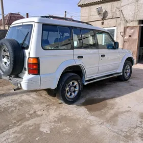 Mitsubishi Montero 1995