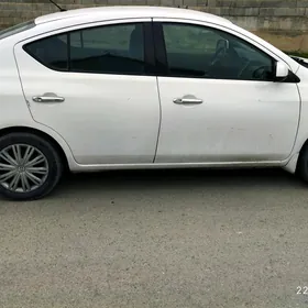 Nissan Versa 2012