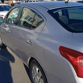 Nissan Versa 2012