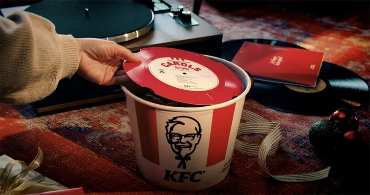 Крышки для ведер с курицей KFC превращаются в виниловые пластинки