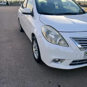 Nissan Versa 2012