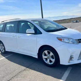 Toyota Sienna 2020