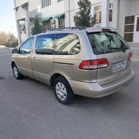 Toyota Sienna 2002