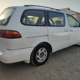 Toyota Sienna 1999