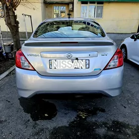 Nissan Versa 2015