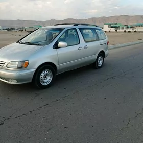 Toyota Sienna 2002