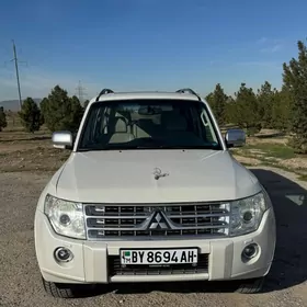 Mitsubishi Pajero 2010