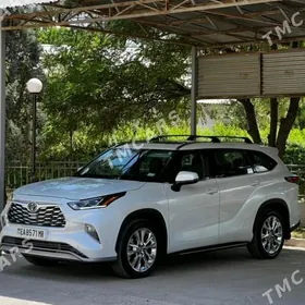 Toyota Highlander 2021