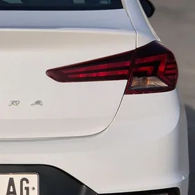 Hyundai Elantra 2019